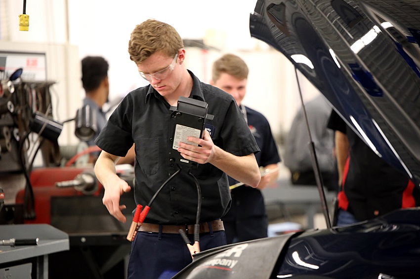 East Mississippi Community College hosted the Toyota Express Maintenance Contest for high school students on the college’s Golden Triangle campus. East Mississippi Community College hosted the Toyota Express Maintenance Contest for high school students on the college’s Golden Triangle campus.